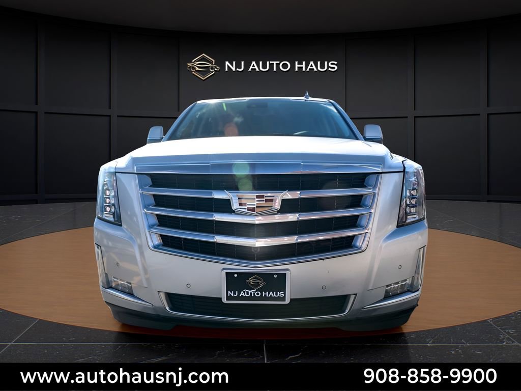 Used 2018 Cadillac Escalade ESV Luxury image 3