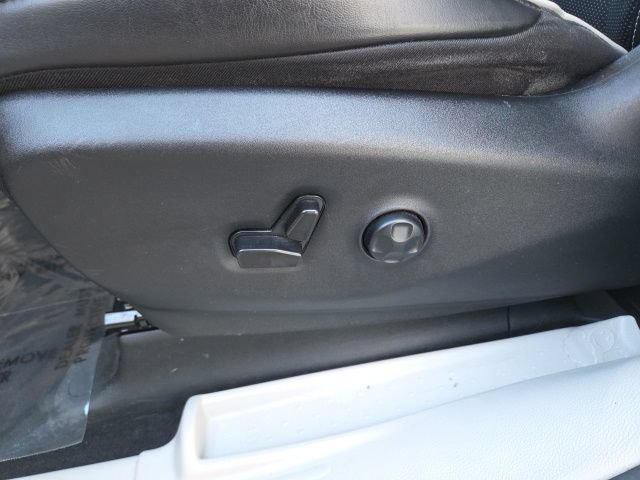 Used 2023 Chrysler Pacifica Limited FWD image 43