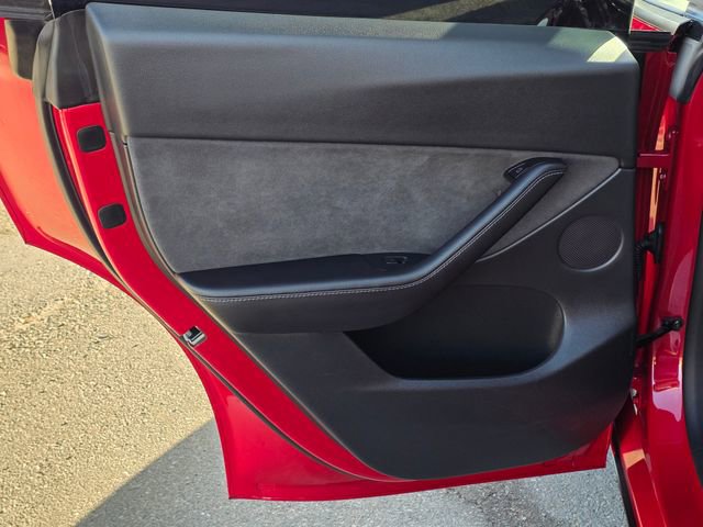 Used 2022 Tesla Model Y Long Range image 23