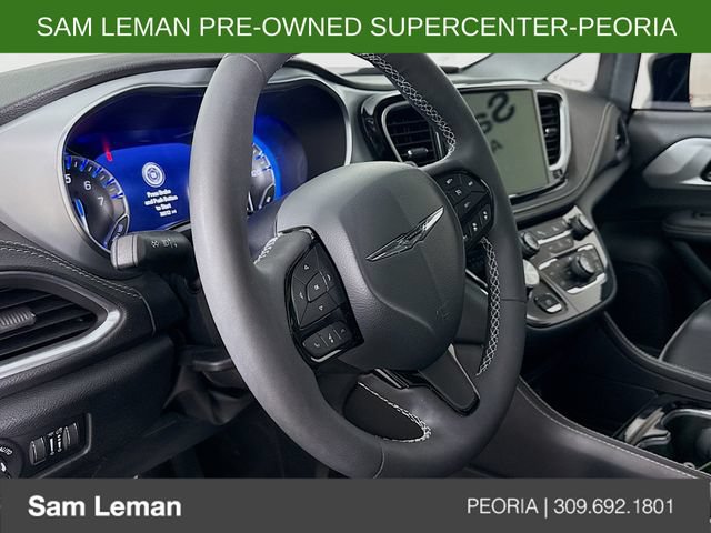 Used 2025 Chrysler Pacifica Limited FWD image 11