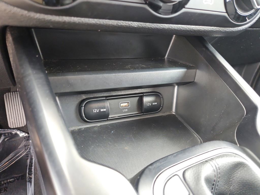 Used 2025 Kia Soul LX w/ LX Technology Package FWD image 27