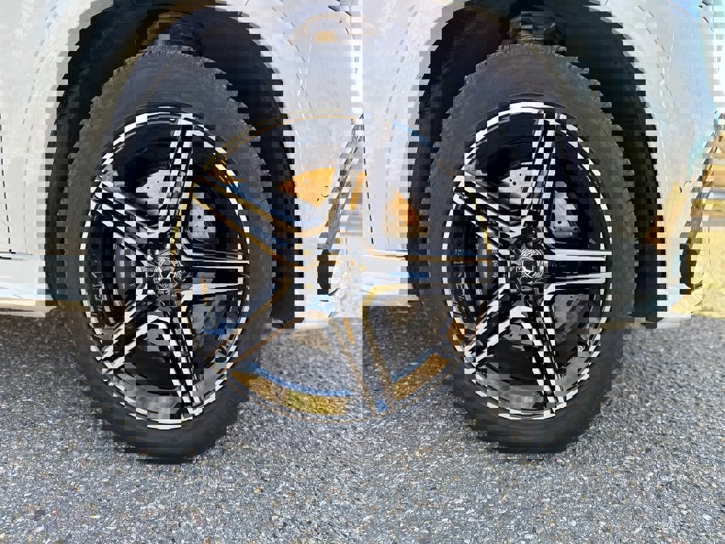 Used 2025 Mercedes-Benz GLS 450 4MATIC image 4