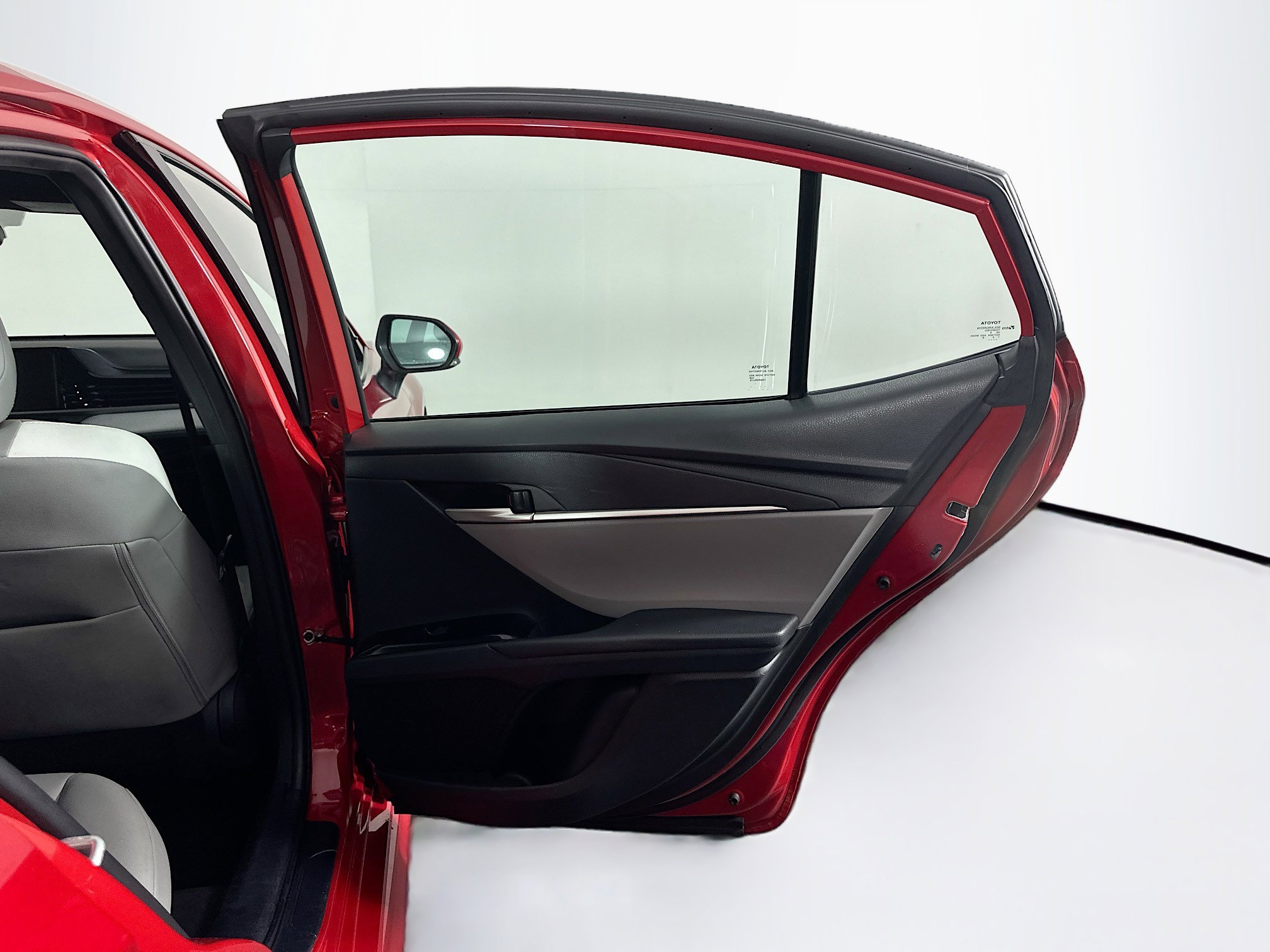 Used 2025 Toyota Camry SE image 30