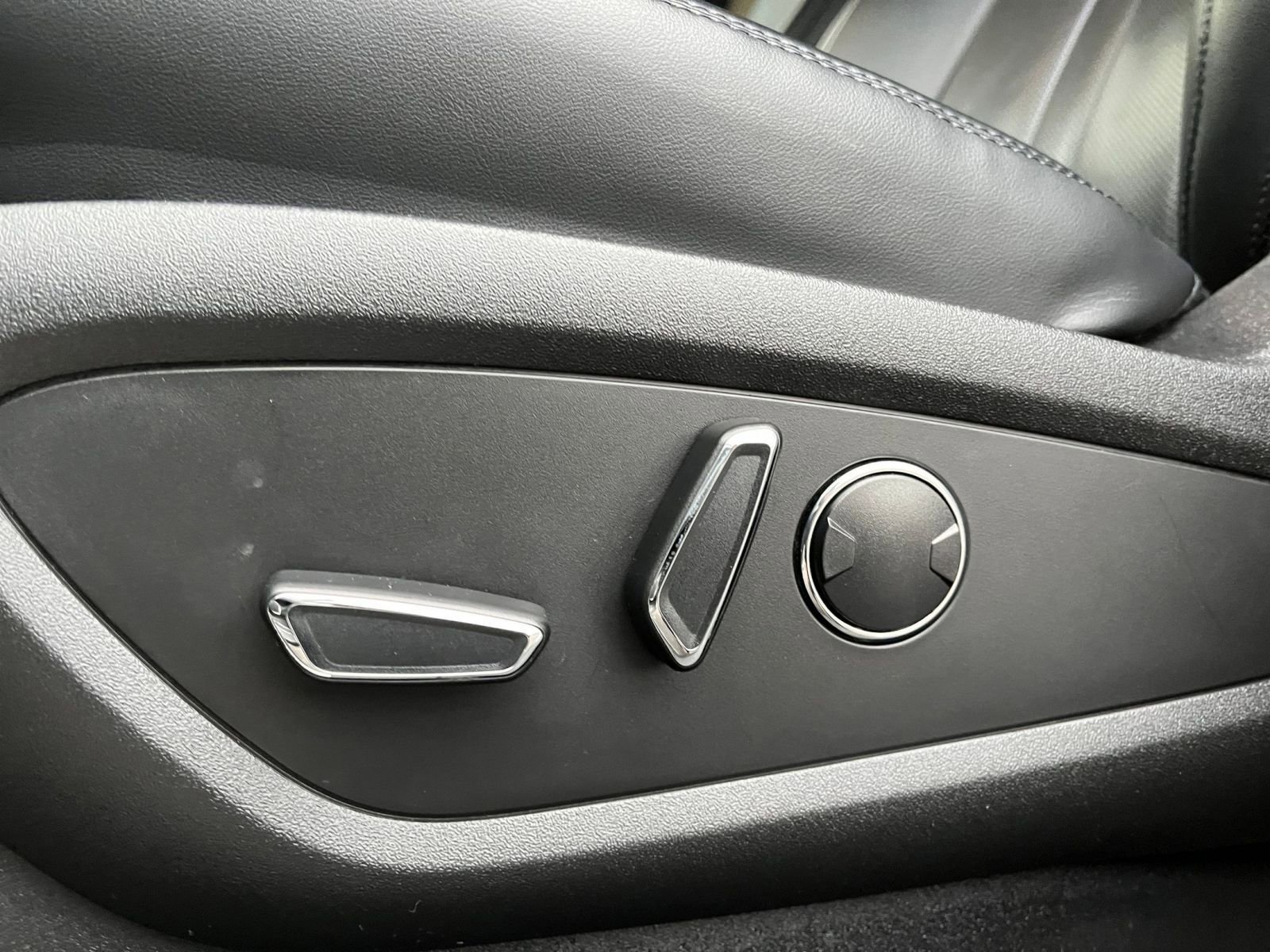 Used 2023 Lincoln Nautilus Reserve w/ Equipment Group 201A image 25