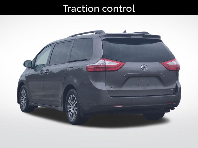 Certified 2018 Toyota Sienna XLE w/ XLE Navigation Package FWD image 9