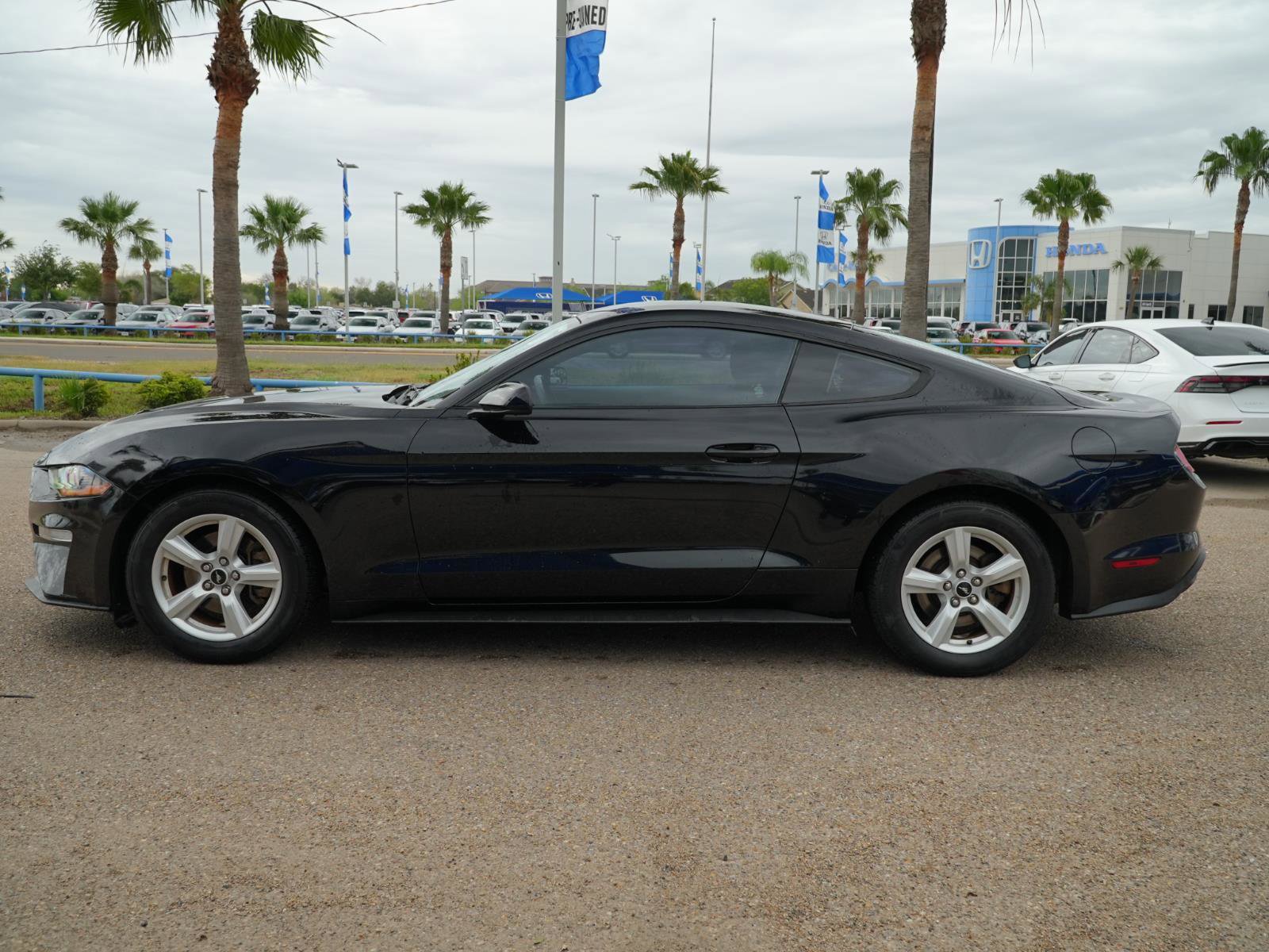 Used 2018 Ford Mustang Coupe image 8