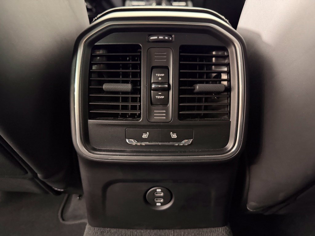 Certified 2025 Porsche Macan S AWD/4WD image 40