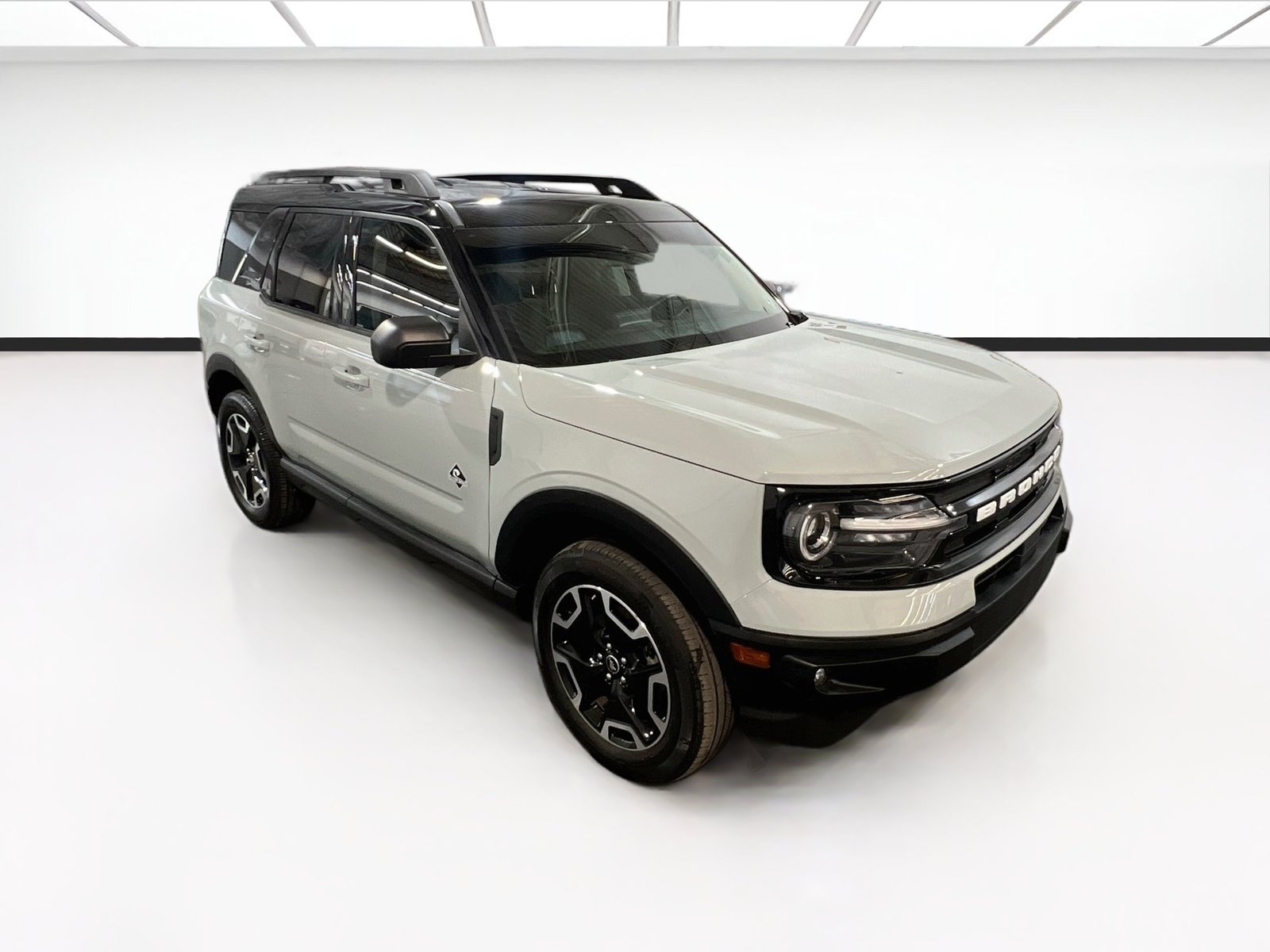 Used 2023 Ford Bronco Sport Outer Banks w/ Tech Package AWD/4WD image 3
