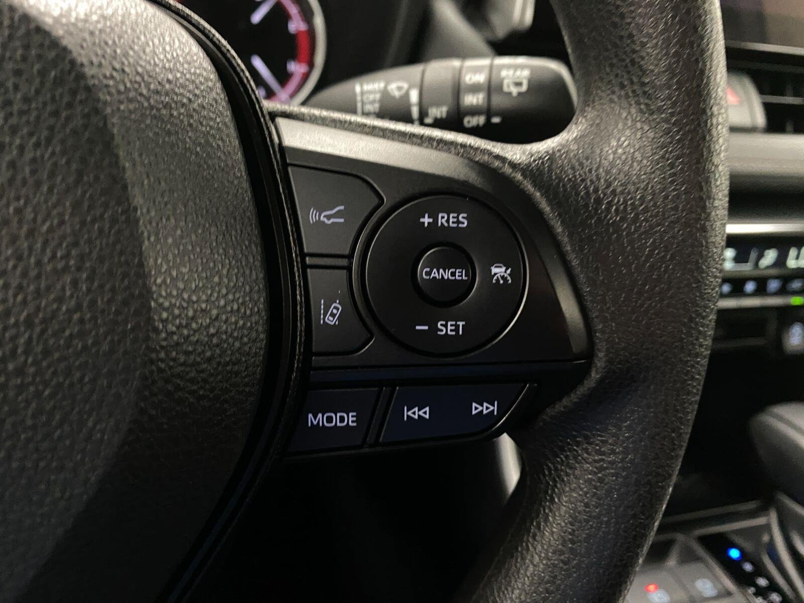 Used 2025 Toyota RAV4 XLE AWD/4WD image 16