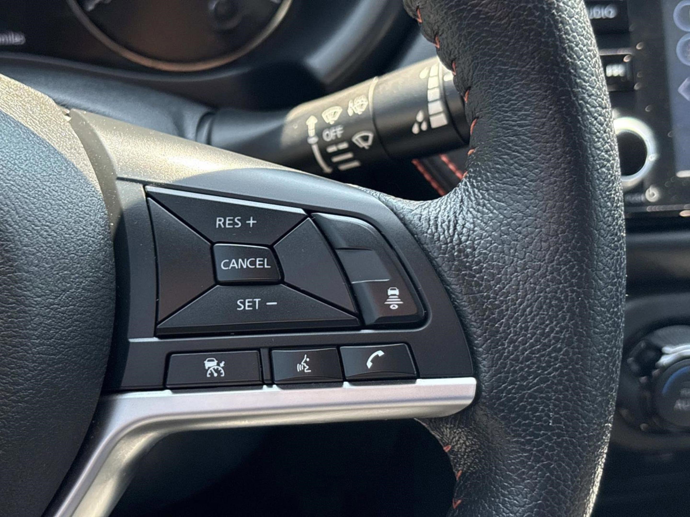 Used 2021 Nissan Kicks SR image 25