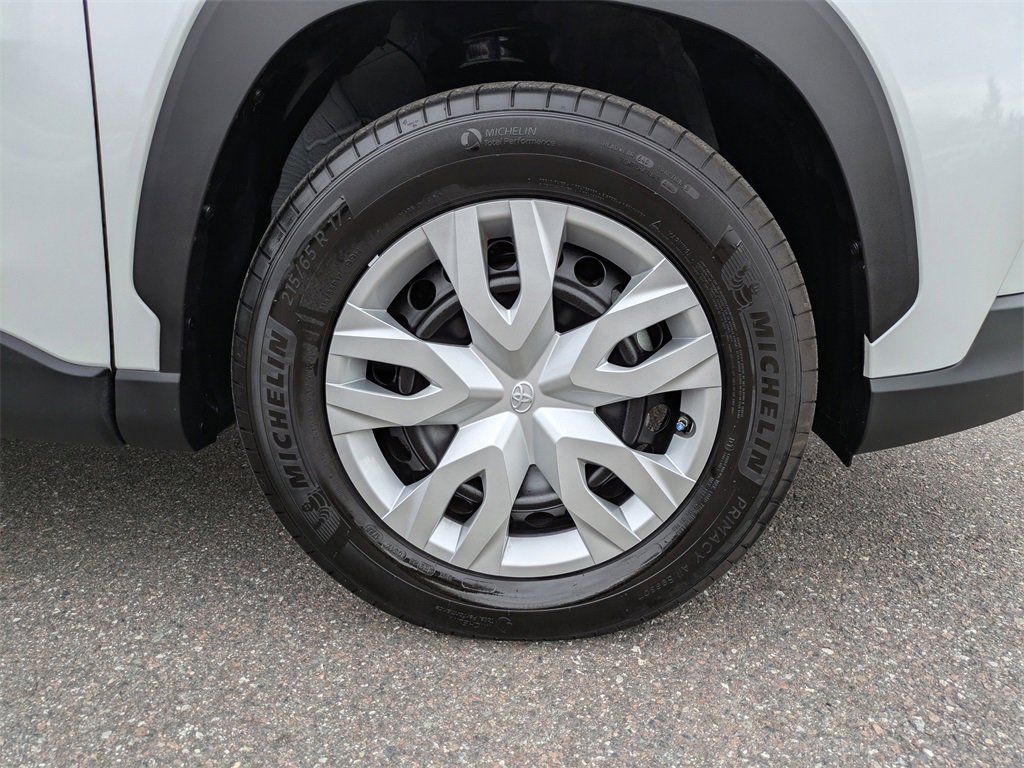 Used 2025 Toyota Corolla Cross L image 10