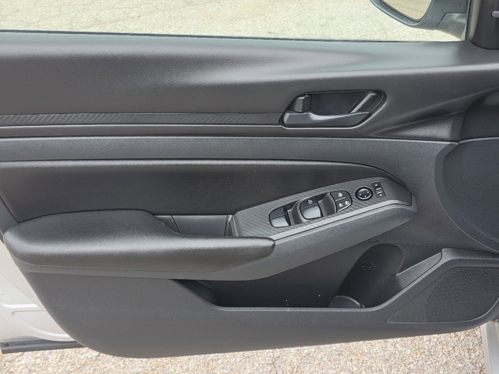 Used 2024 Nissan Altima 2.5 S image 33