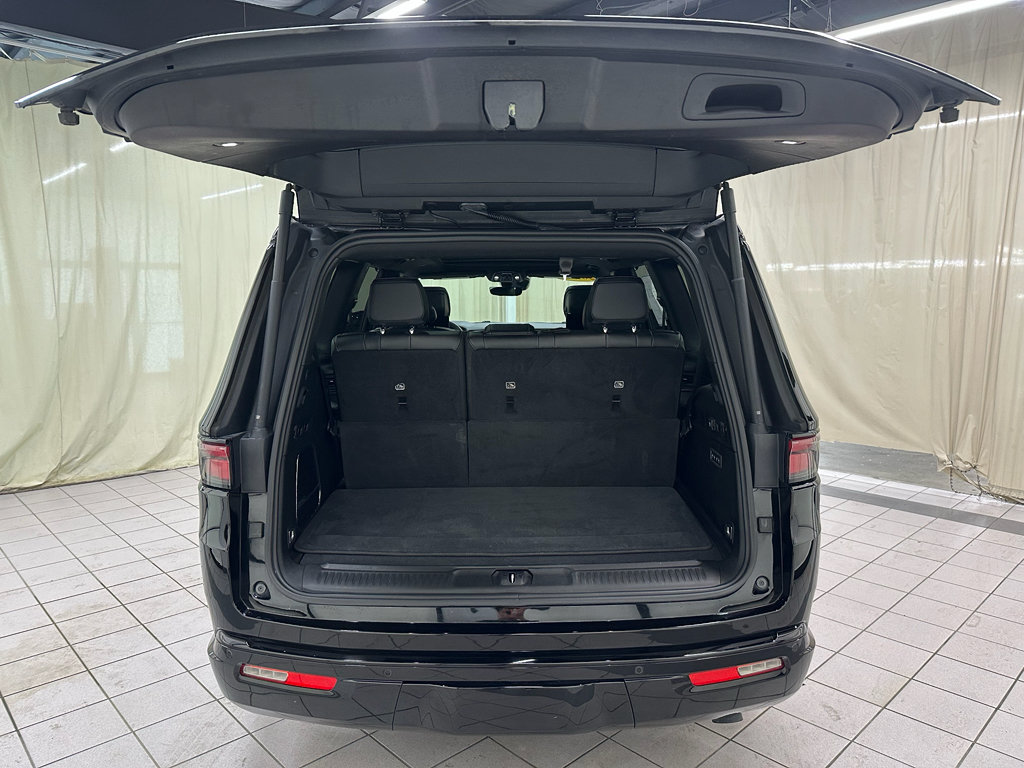 Used 2024 Jeep Wagoneer Series II w/ Convenience Group I AWD/4WD image 8