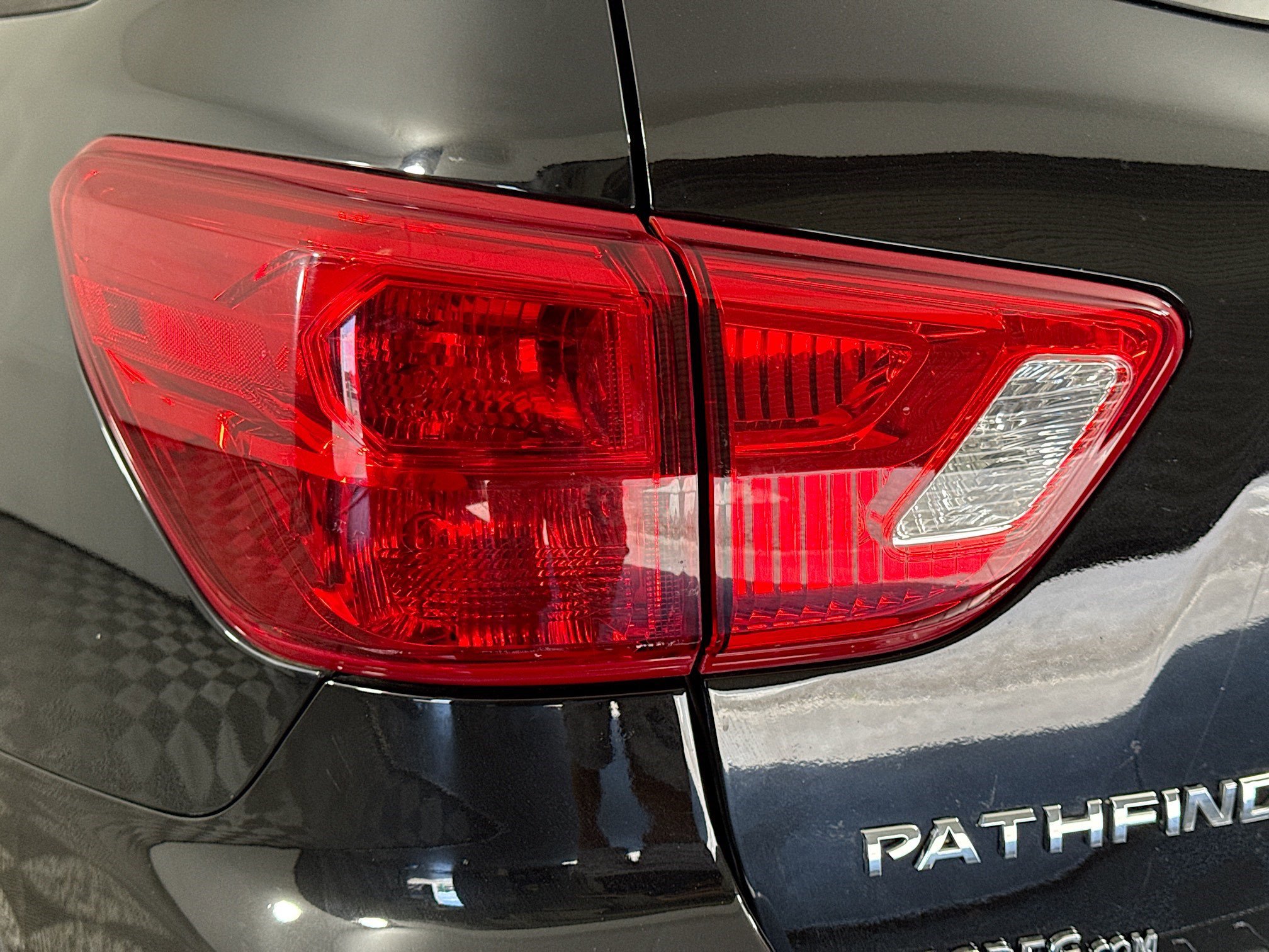 Used 2020 Nissan Pathfinder SL image 36