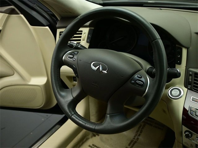 Used 2017 INFINITI Q70 3.7 image 8