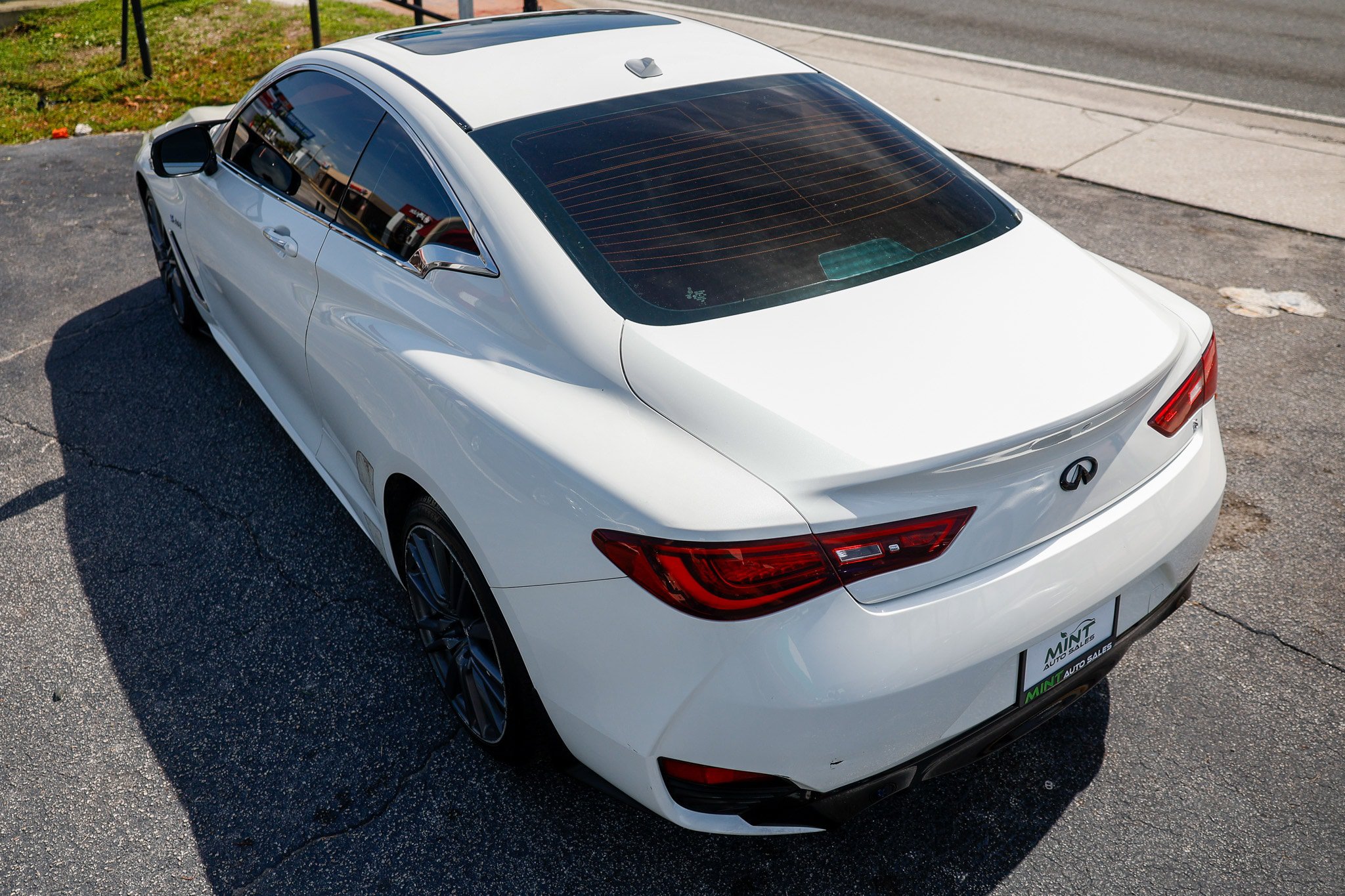 Used 2017 INFINITI Q60 Red Sport 400 AWD/4WD image 8