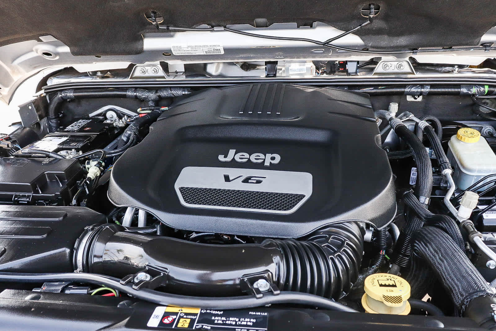 Used 2018 Jeep Wrangler Unlimited Sahara AWD/4WD image 32