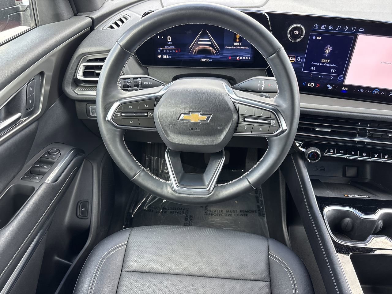 Used 2025 Chevrolet Traverse LT image 14