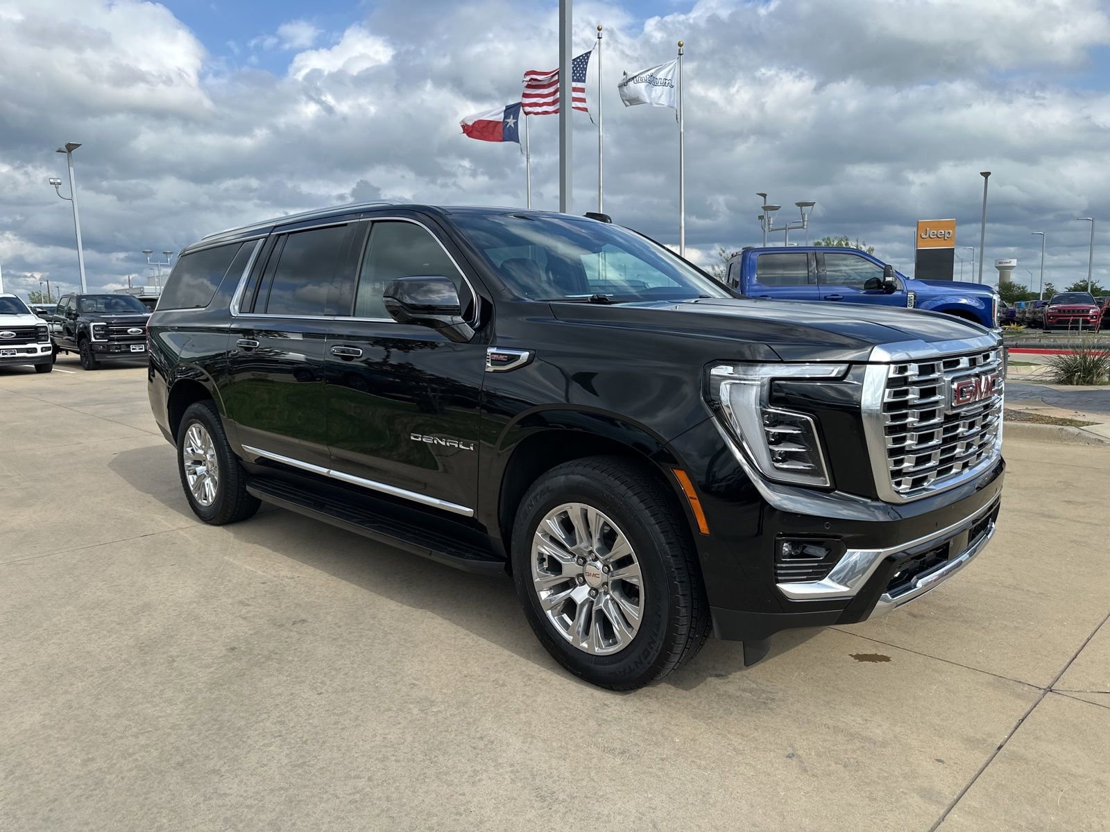 Used 2025 GMC Yukon XL Denali image 8