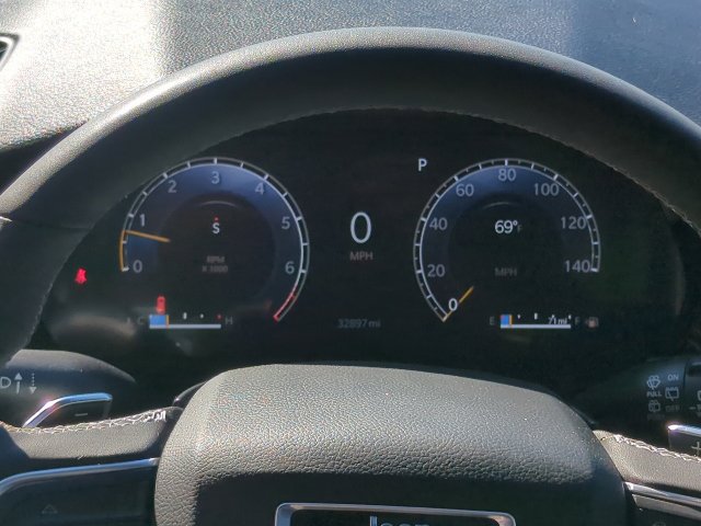 Used 2025 Jeep Grand Cherokee L Altitude AWD/4WD image 9