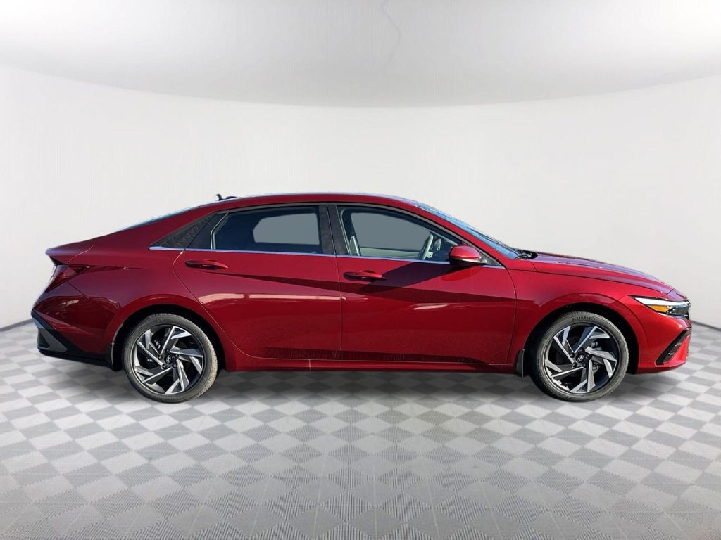 Used 2025 Hyundai Elantra SEL FWD image 4