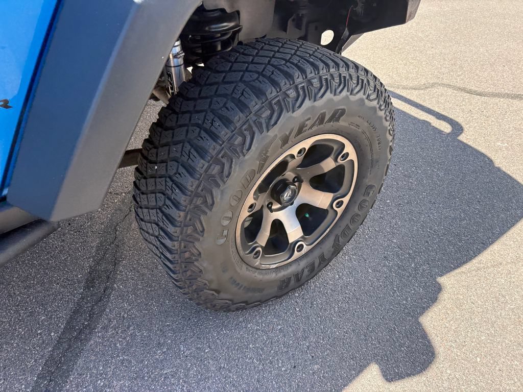 Used 2016 Jeep Wrangler Unlimited Rubicon w/ Connectivity Group AWD/4WD image 14