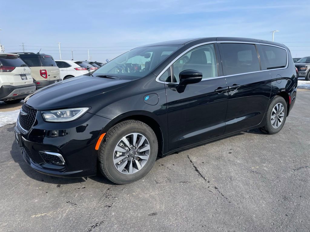 Used 2024 Chrysler Pacifica Select image 5