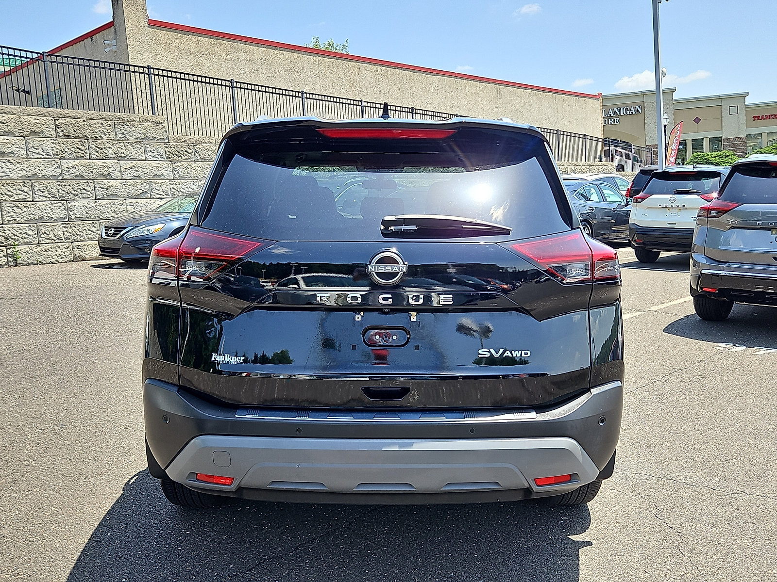 Certified 2023 Nissan Rogue SV w/ SV Premium B Package AWD/4WD image 5