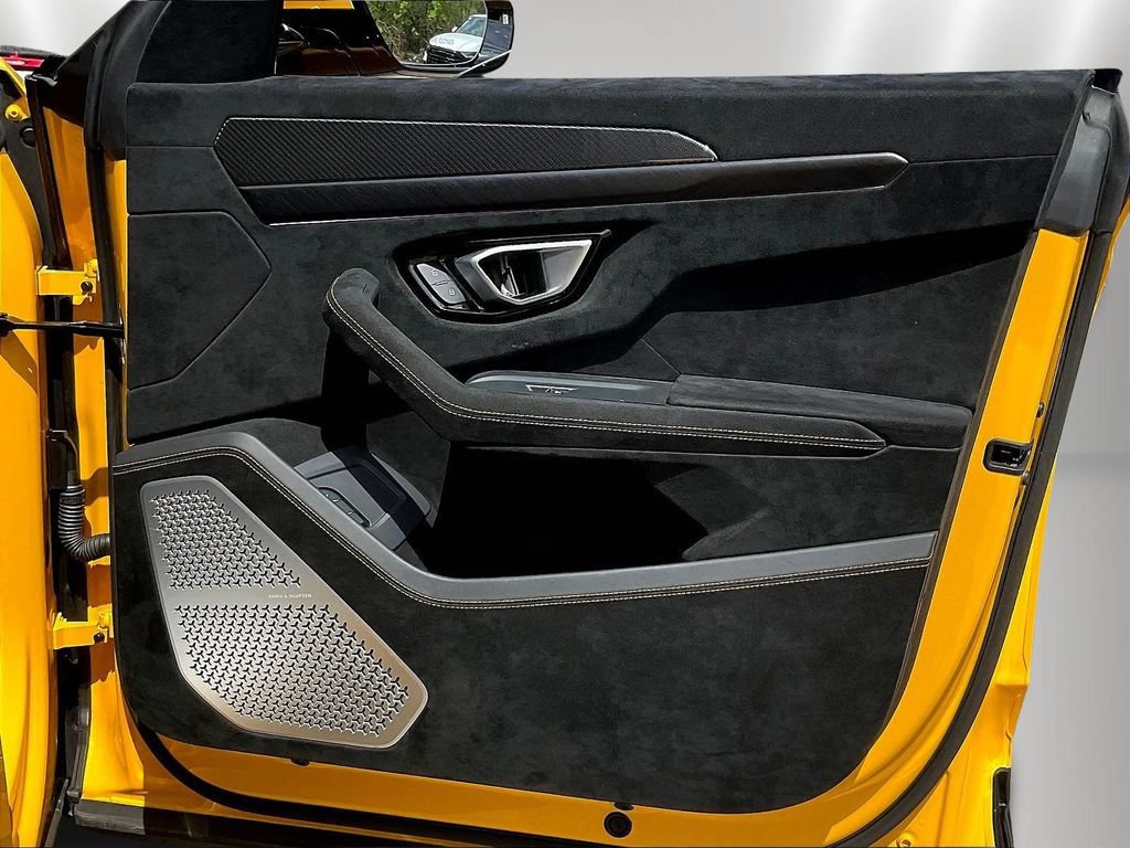Used 2023 Lamborghini Urus Performante AWD/4WD image 26