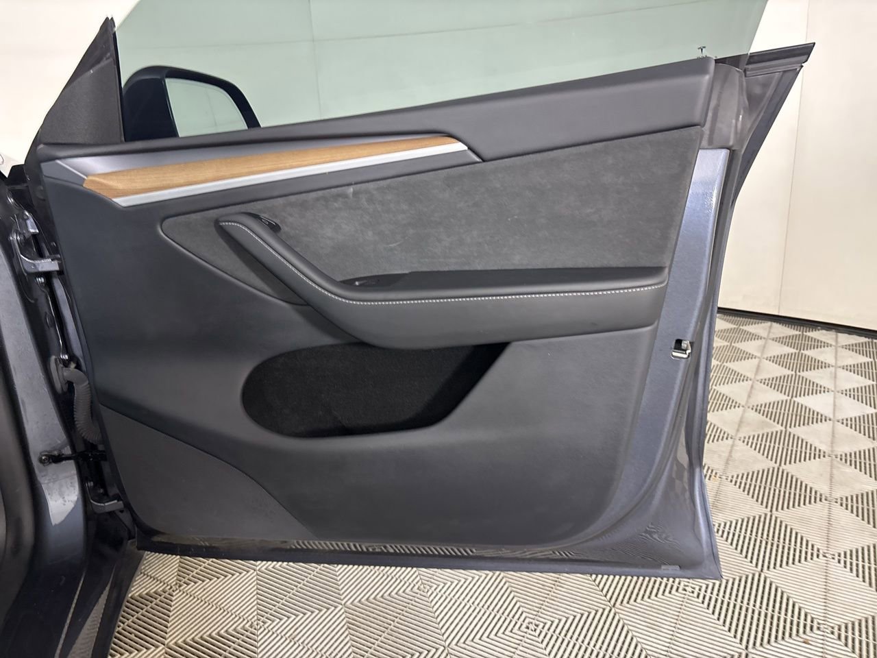 Used 2023 Tesla Model Y Long Range image 19
