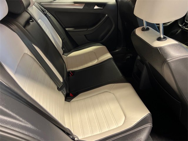 Used 2016 Volkswagen Jetta Sport image 12