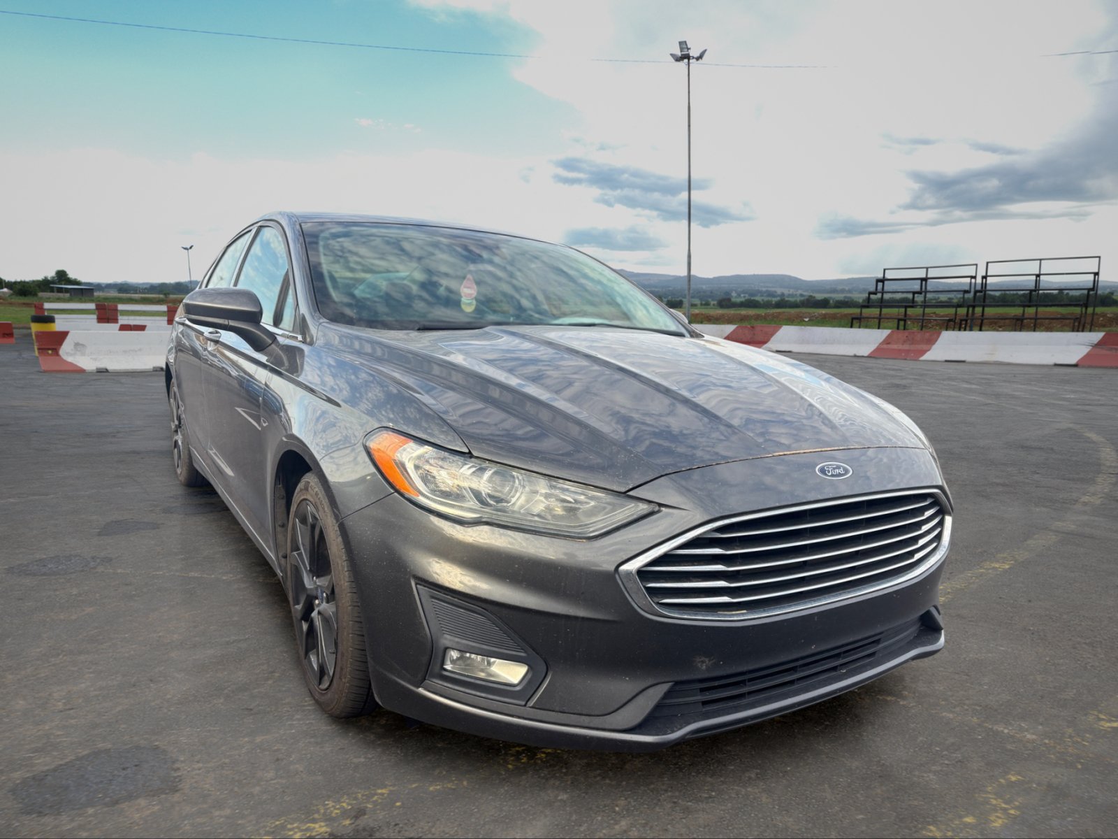 Used 2019 Ford Fusion SE w/ Equipment Group 151A FWD image 2
