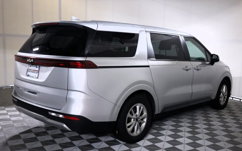 Used 2022 Kia Carnival LX FWD image 6