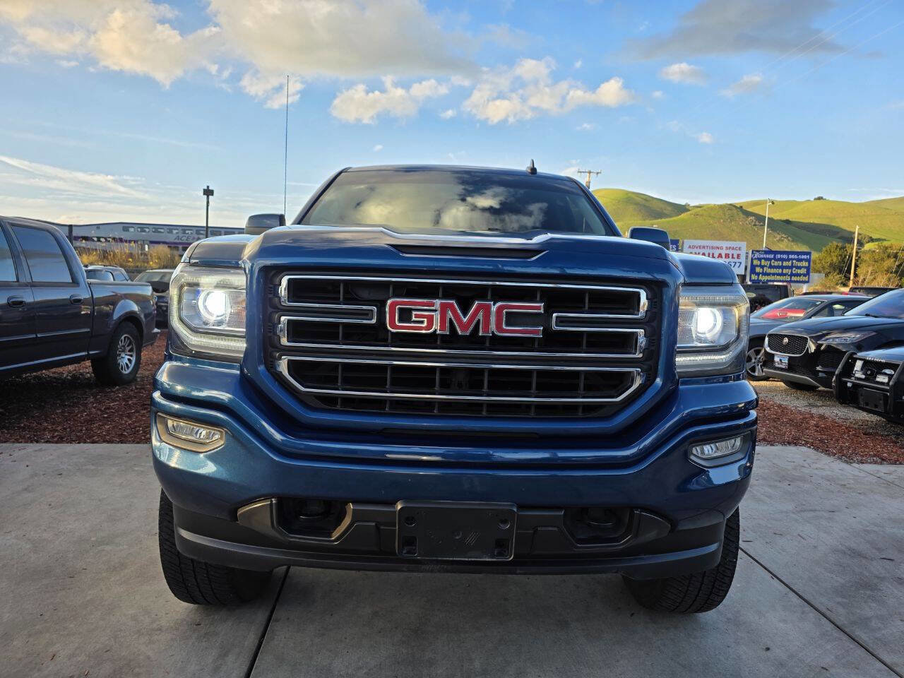 Used 2018 GMC Sierra 1500 SLE w/ SLE Value Package AWD/4WD image 3