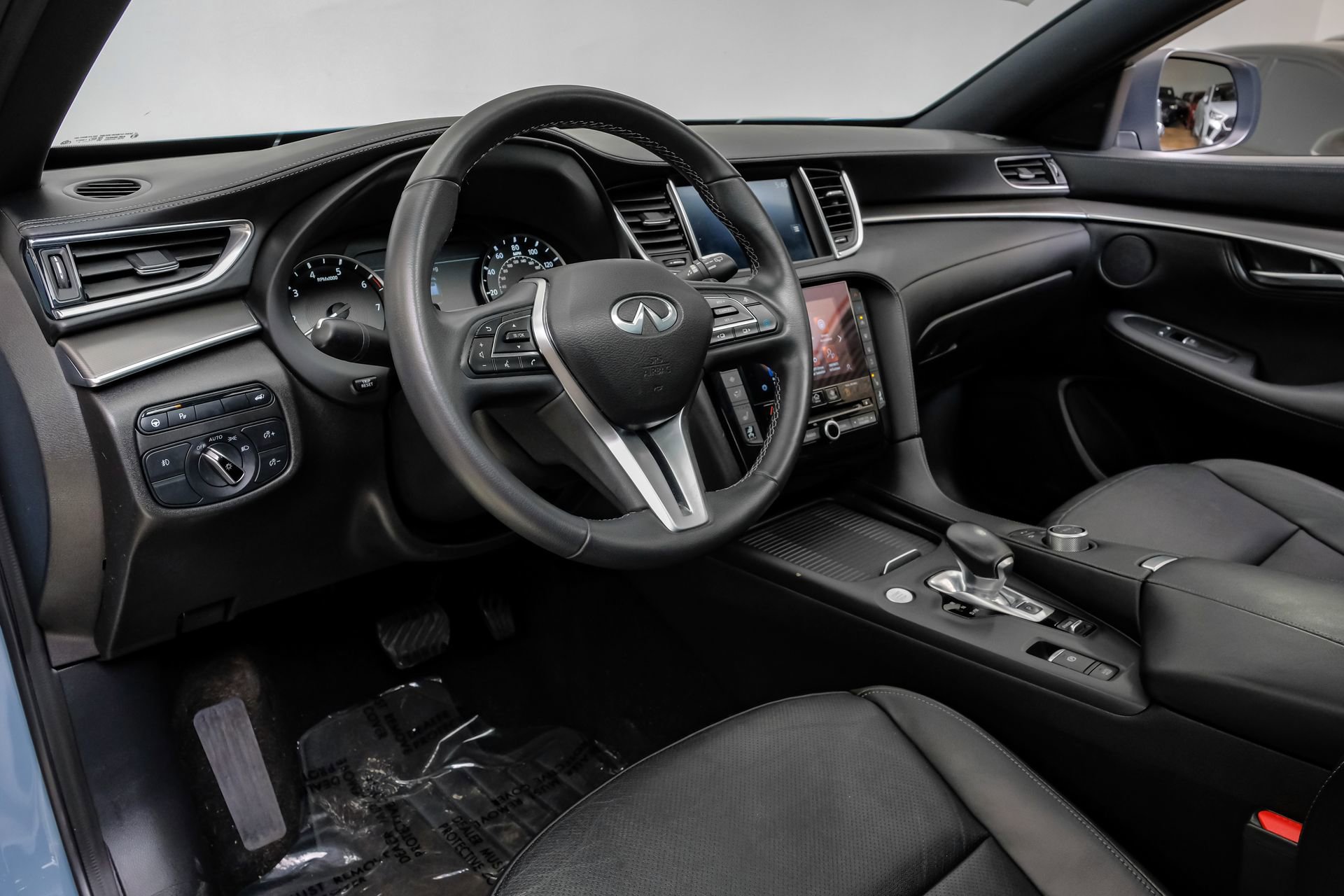 Used 2023 INFINITI QX55 Luxe w/ Cargo Package image 3