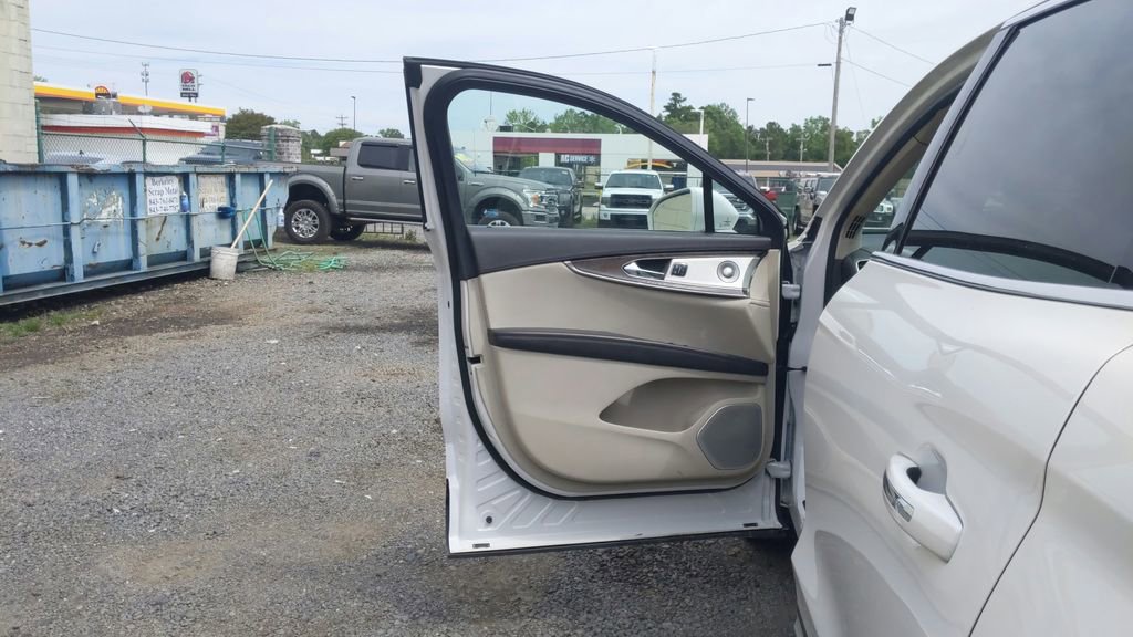 Used 2016 Lincoln MKX Reserve w/ Luxury Package image 15