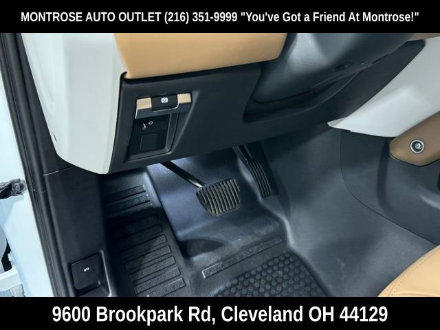 New 2025 Land Rover Defender 110 X-Dynamic SE image 13