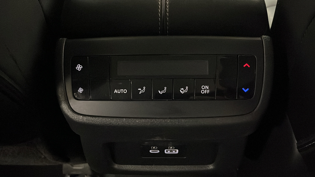 Used 2023 Nissan Pathfinder SL AWD/4WD image 33