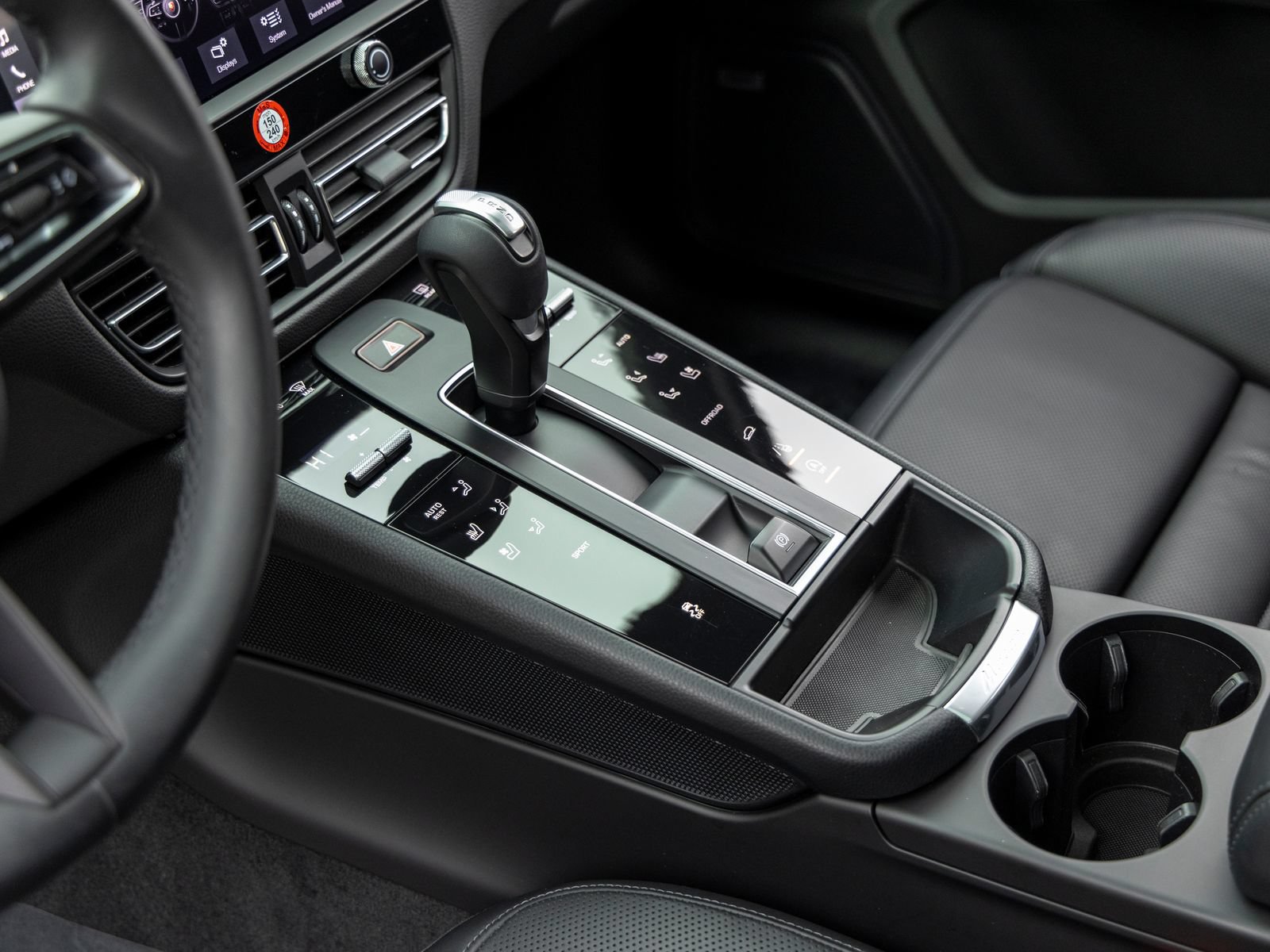 Certified 2022 Porsche Macan AWD/4WD image 39