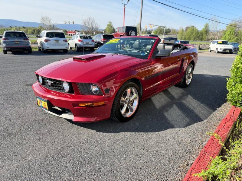 Used 2008 Ford Mustang GT image 2