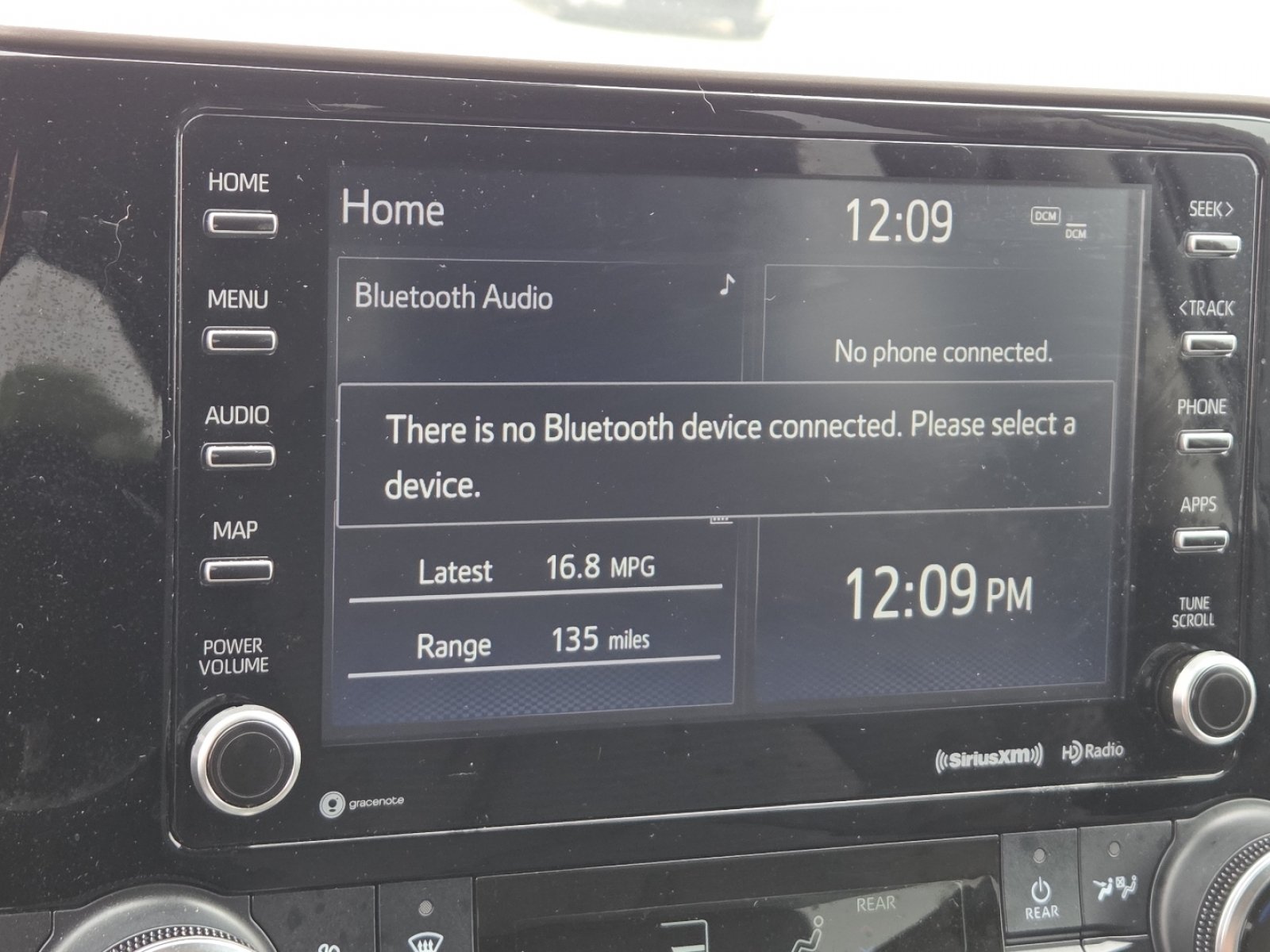 Used 2022 Toyota Highlander LE AWD/4WD image 3