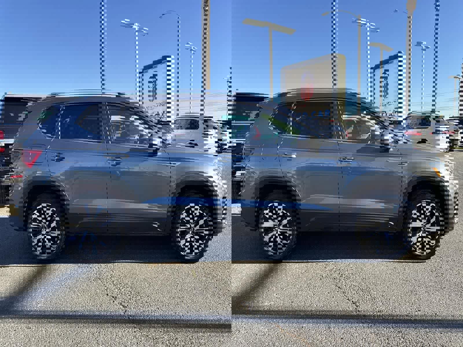 Used 2024 Volkswagen Taos SE image 7