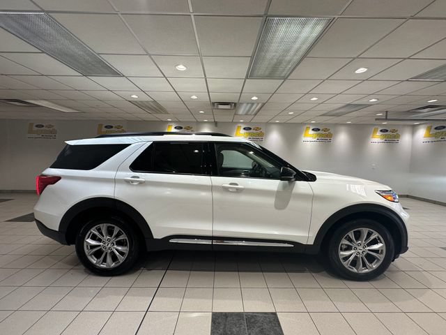 Used 2024 Ford Explorer XLT w/ Equipment Group 202A AWD/4WD image 3
