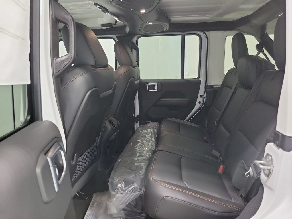 New 2026 Jeep Wrangler Unlimited Sahara w/ Technology Group AWD/4WD image 19