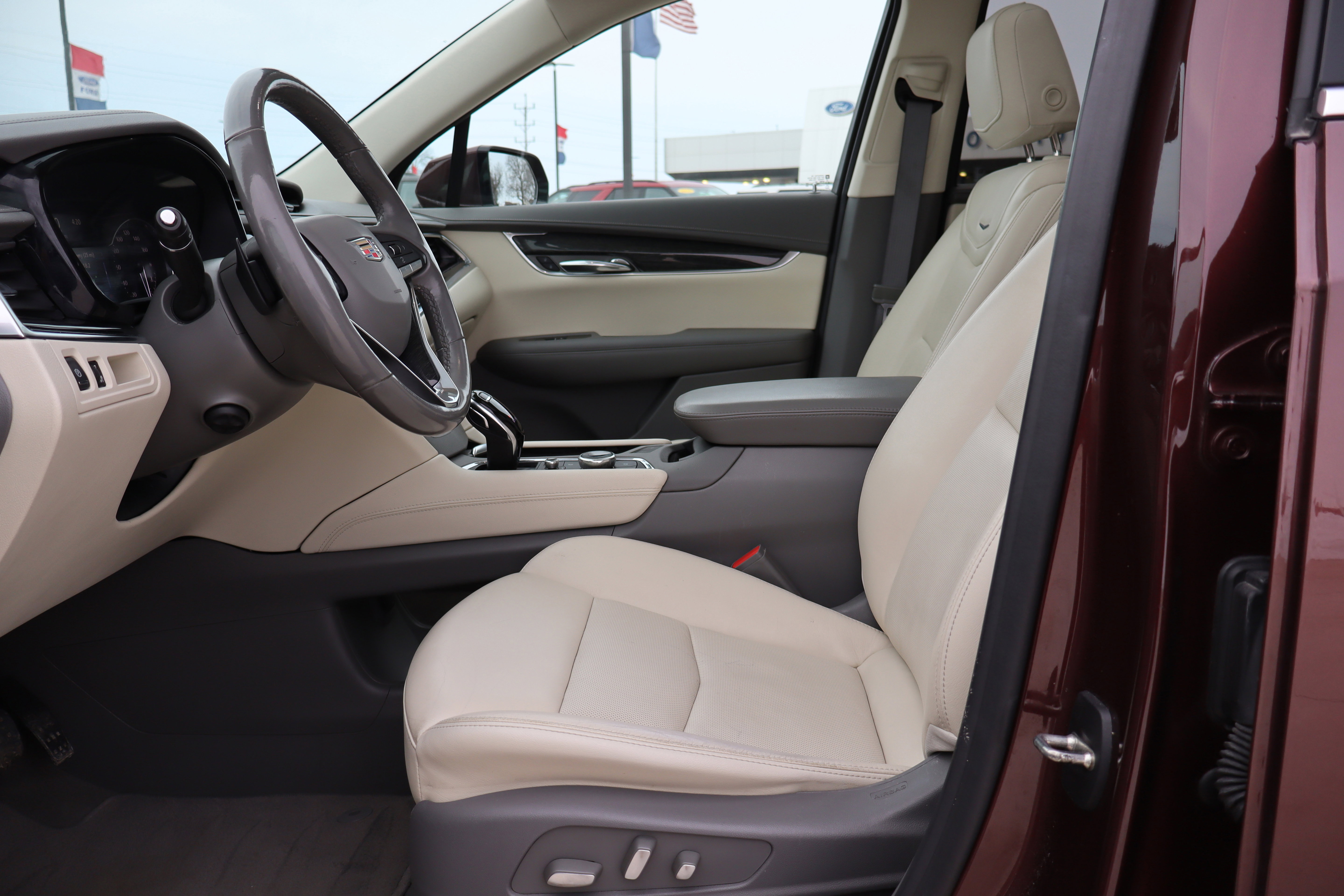 Used 2022 Cadillac XT6 Premium Luxury image 10
