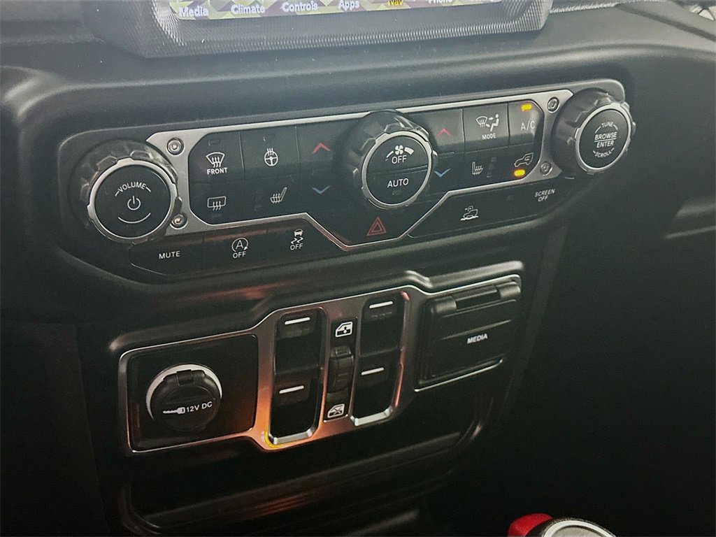 Used 2022 Jeep Wrangler Unlimited Sahara w/ Cold Weather Group image 18