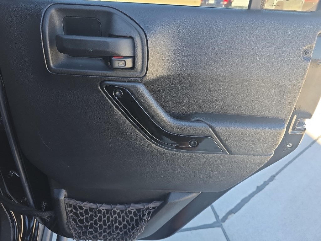 Used 2015 Jeep Wrangler Unlimited Sahara AWD/4WD image 19