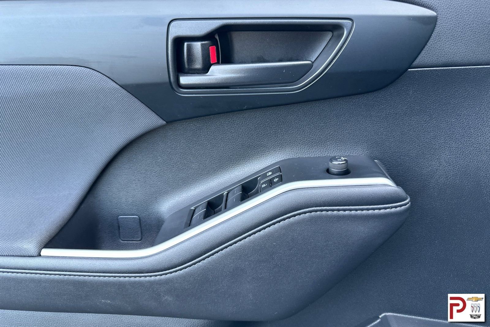 Used 2024 Toyota Highlander LE AWD/4WD image 12