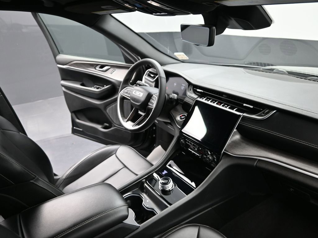 Used 2024 Jeep Grand Cherokee L Limited w/ Luxury Tech Group II image 16