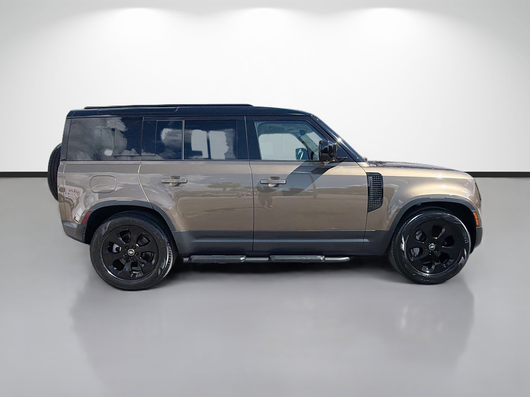 Used 2025 Land Rover Defender 110 S AWD/4WD image 6